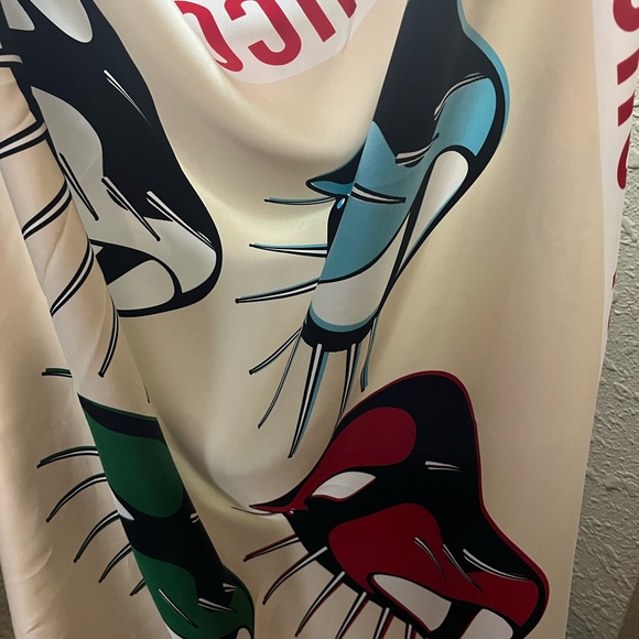 Gucci scarf like brand new silk - Picture 3 of 8